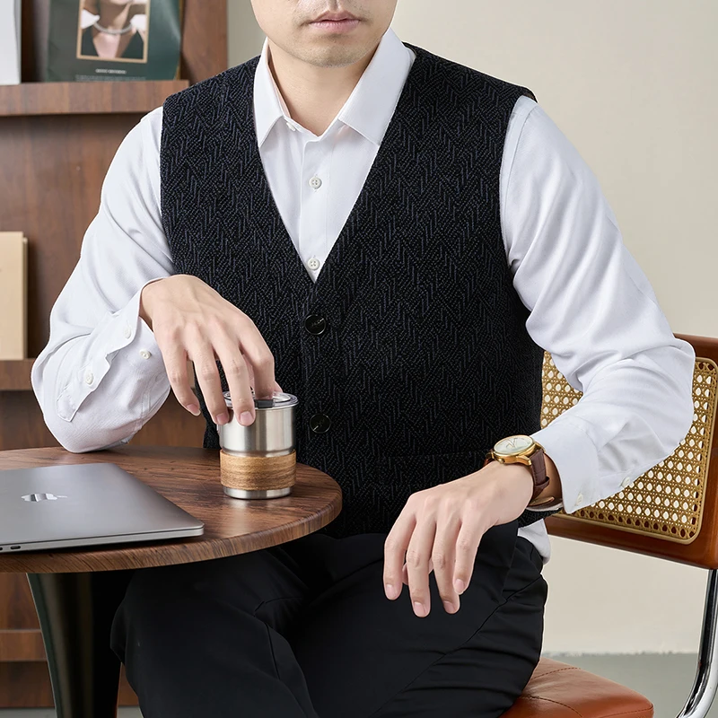 80% White Duck Down Waistcoat Men 2025 Winter Thick Casual V-Neck Jacket Vest Classic Single Breasted Warm Duck Down Vest