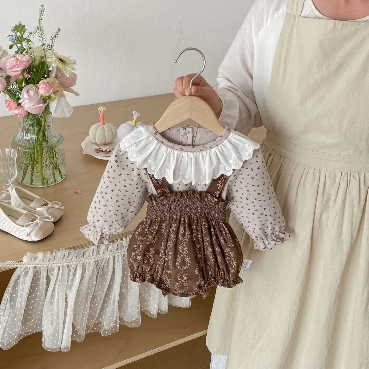 

Korean Version of Girls, Infants, Babies, Lace Doll Collar, Floral Top, Suspender, Romper Set, Spring and Autumn Sweet Clothes