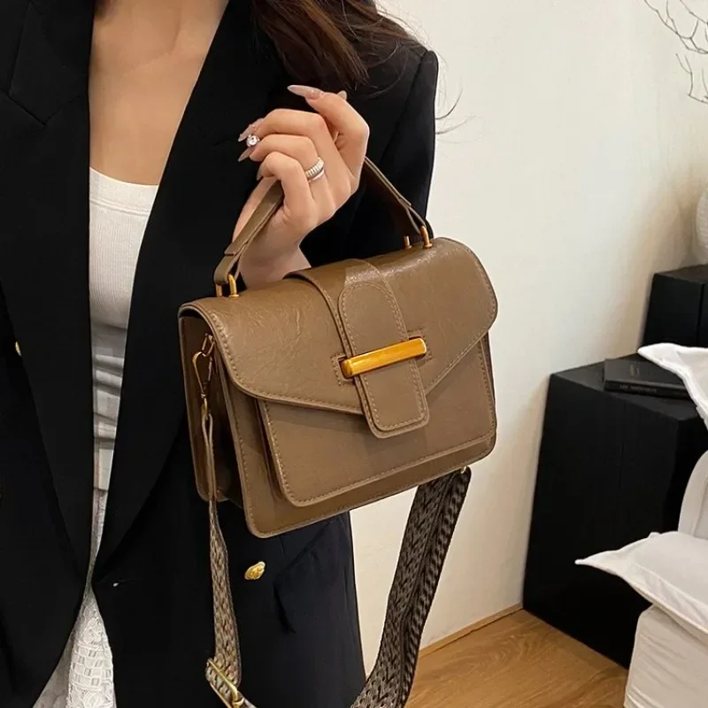 Showcase Diaper Bag For Women Leather Crossbody Bag Luxury Vintage Tote Minimalist Designer Large Capacity Stylish Chic