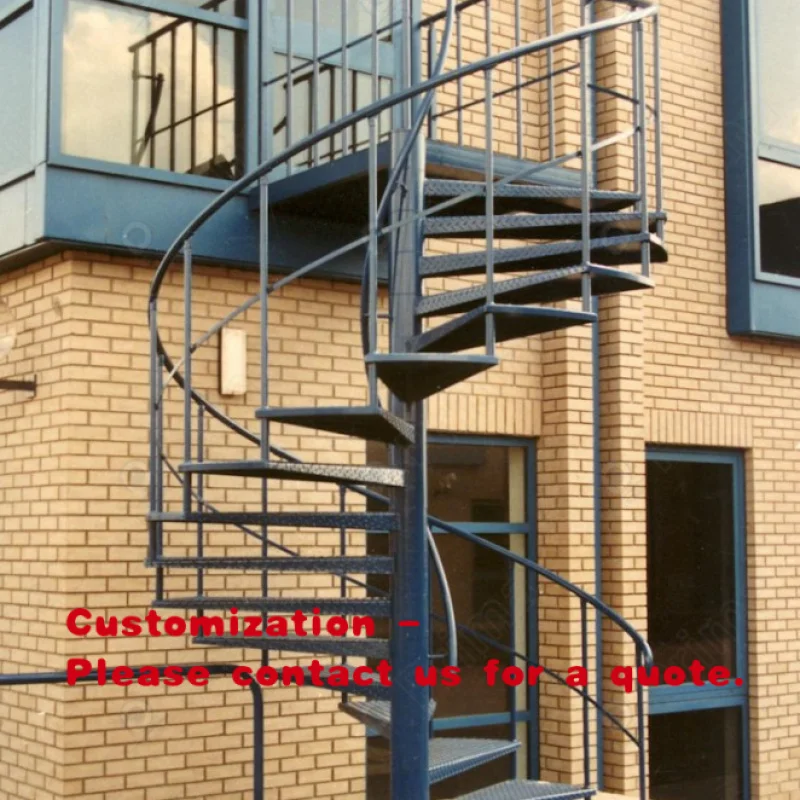 

Наружная стальная лестница из оцинкованной стали: прочная, устойчивая к внешним воздействиям, безопасная конструкция для улицы.