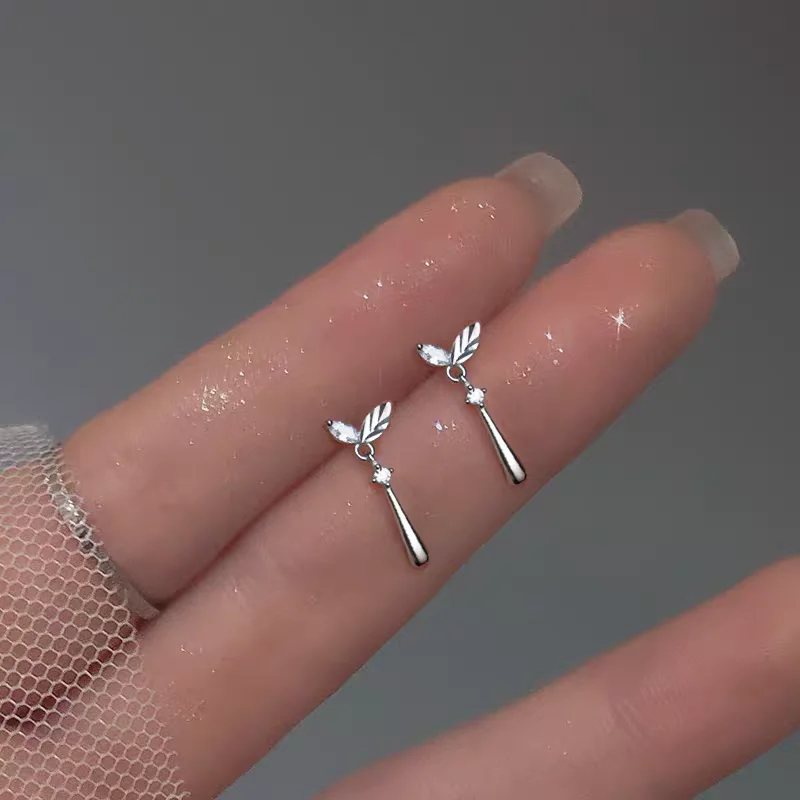 

Серьги из стерлингового серебра 925 пробы, модный новый дизайн, нишевый светильник, роскошный изысканный кулон для ушей с зеленым листом для женщин