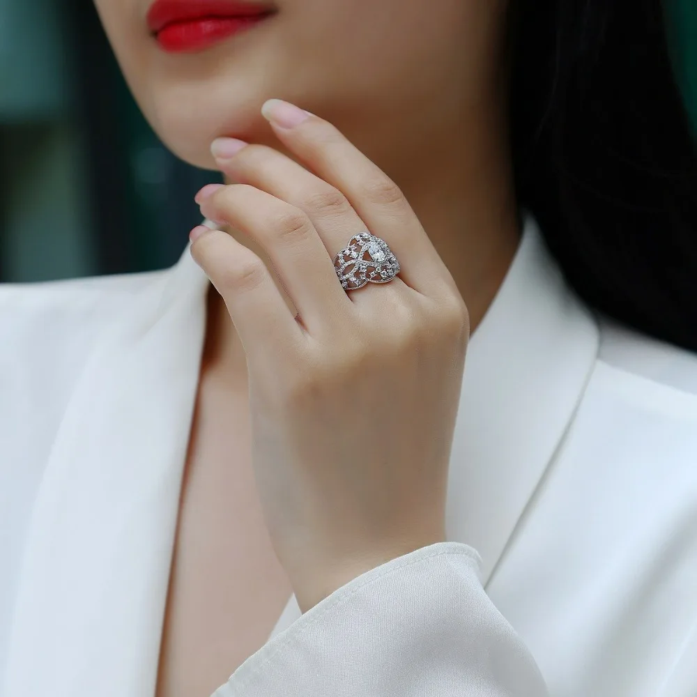 Cincin Pertunangan Moissanite Warna D Perak S925 Mewah untuk Wanita Perhiasan Bagus Cincin Pesta Berlapis Emas Putih Lulus Penguji Berlian