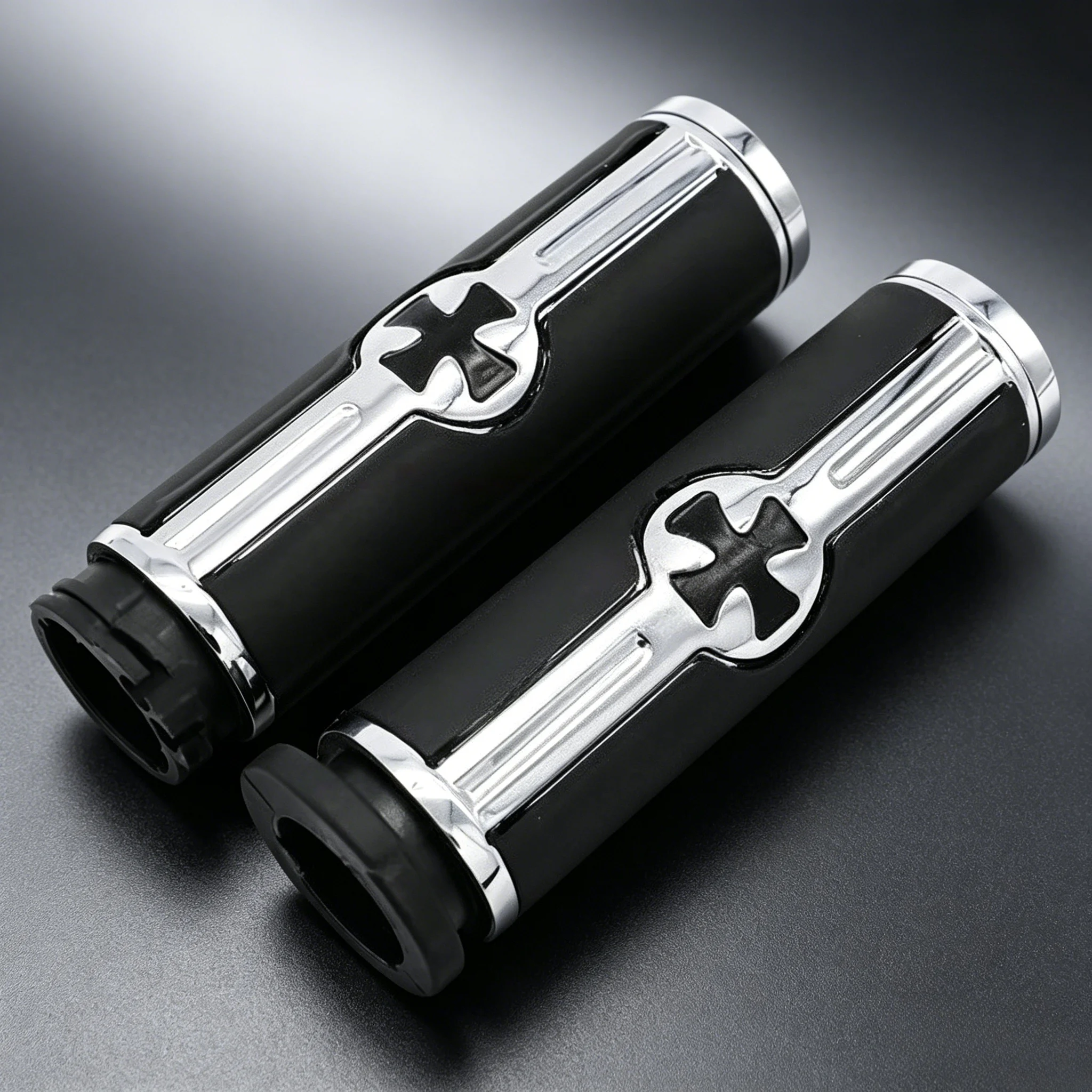 

Universal Rubber Cross Pattern Hand Grips Handlebar for Harley XL883 1200 48 Softail Fatboy - Black Chrome