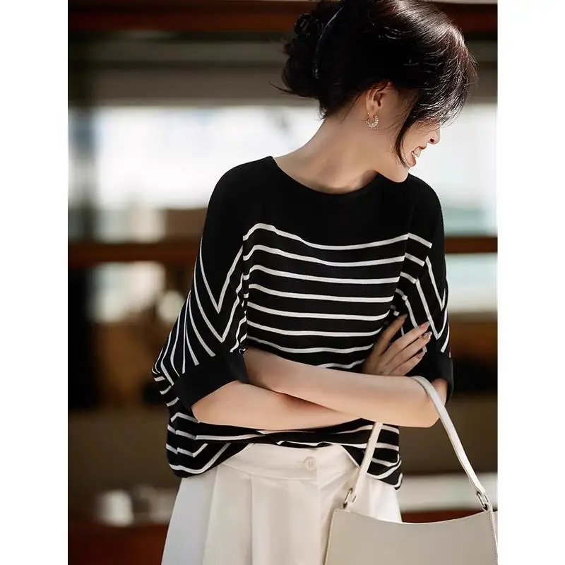 

Summer New Contrasting Color Striped Bat Sleeve T-shirt for Women Summer Ice Silk Knitted Temperament Top Fashion Women Clothing