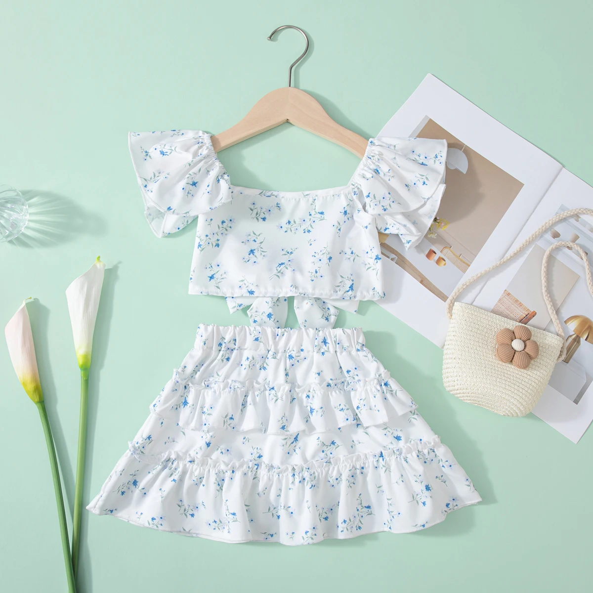 conjunto-de-verao-para-meninas-com-estampa-floral-top-de-manga-curta-com-um-ombro-so-e-saia-em-camadas-conjunto-de-duas-pecas