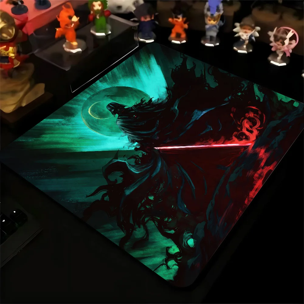 Hot Movie Stars W-Wars Mousepad Small LockEdge Mouse Pad For Gamers Computer Desk Pad Anti-slip Rubber