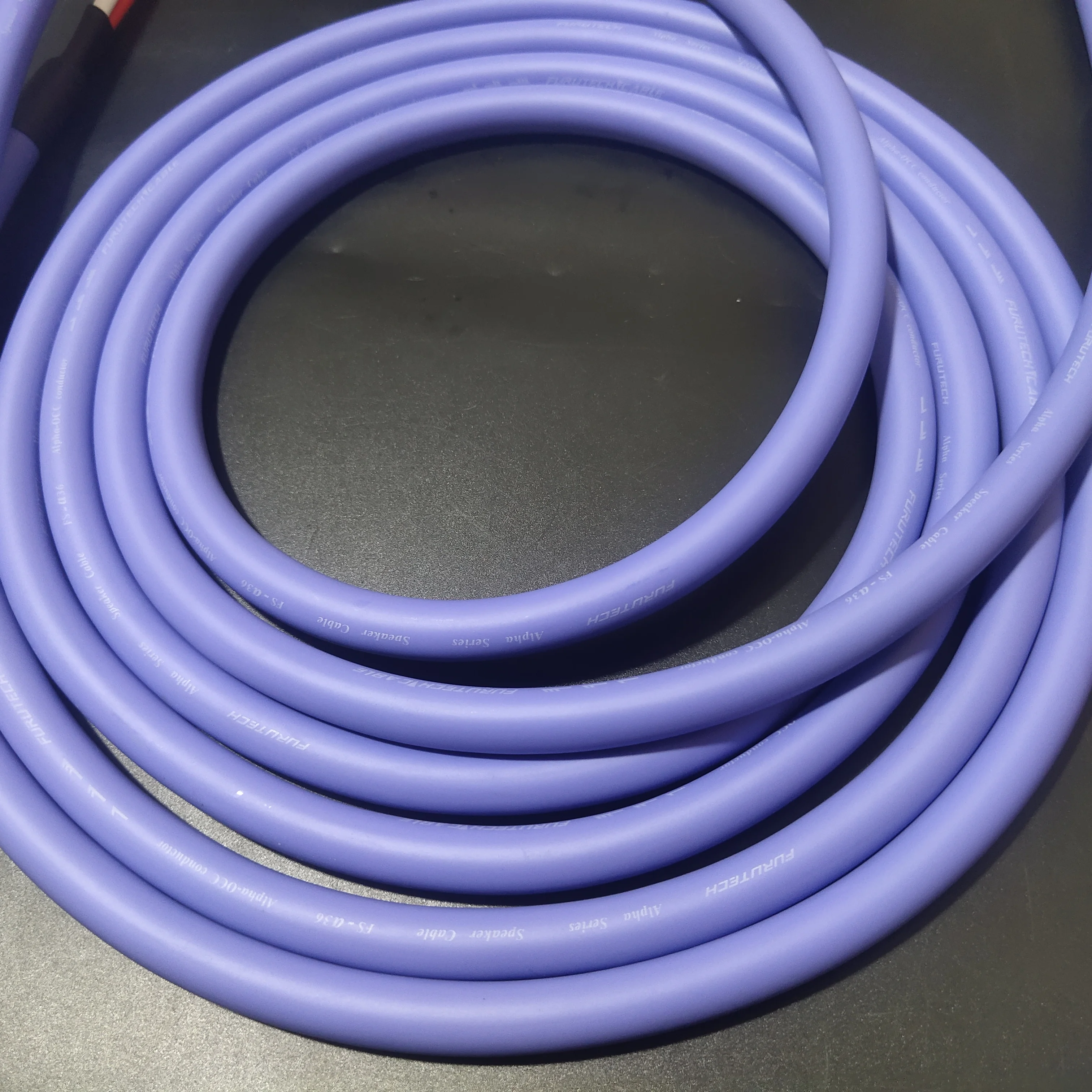Kabel gลoลnikowy Furutech model flagowy FS-ฮฑ36 alfa-occ audiofilski wzmacniacz audio hi-fi upgrade cable z oryginalnฤ
wtyczka bananowa