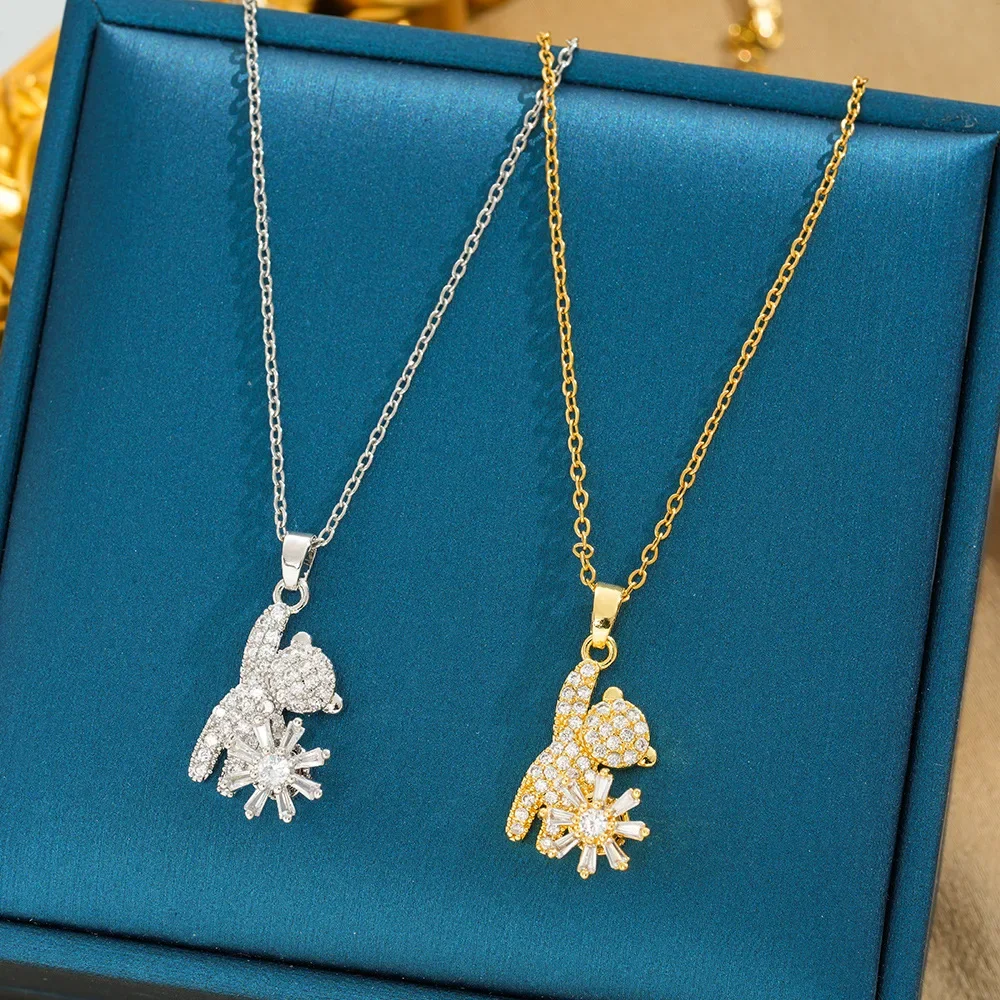 The latest micro-inlaid light luxury style rotating bear-drop collarbone chain brings good luck