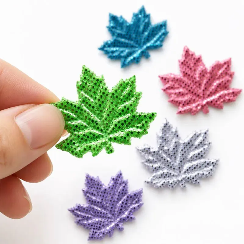 100 Stück 2 cm glänzende, glatte Ahornblatt-Applikationen, DIY-Haarspangen, Schmetterlingsknoten-Dekorationen, Haarklammern, Kleidungszubehör – Detail 3