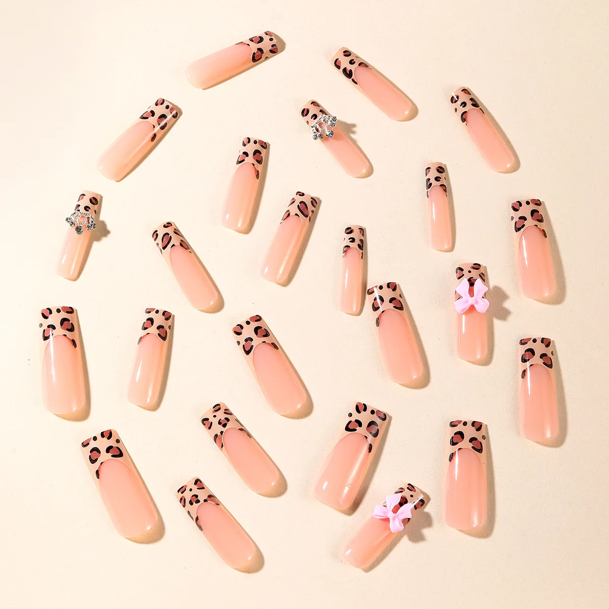 Uñas postizas francesas con estampado de leopardo para niñas, uñas postizas 3D con diseño de corona plateada y lazo rosa, 24 piezas