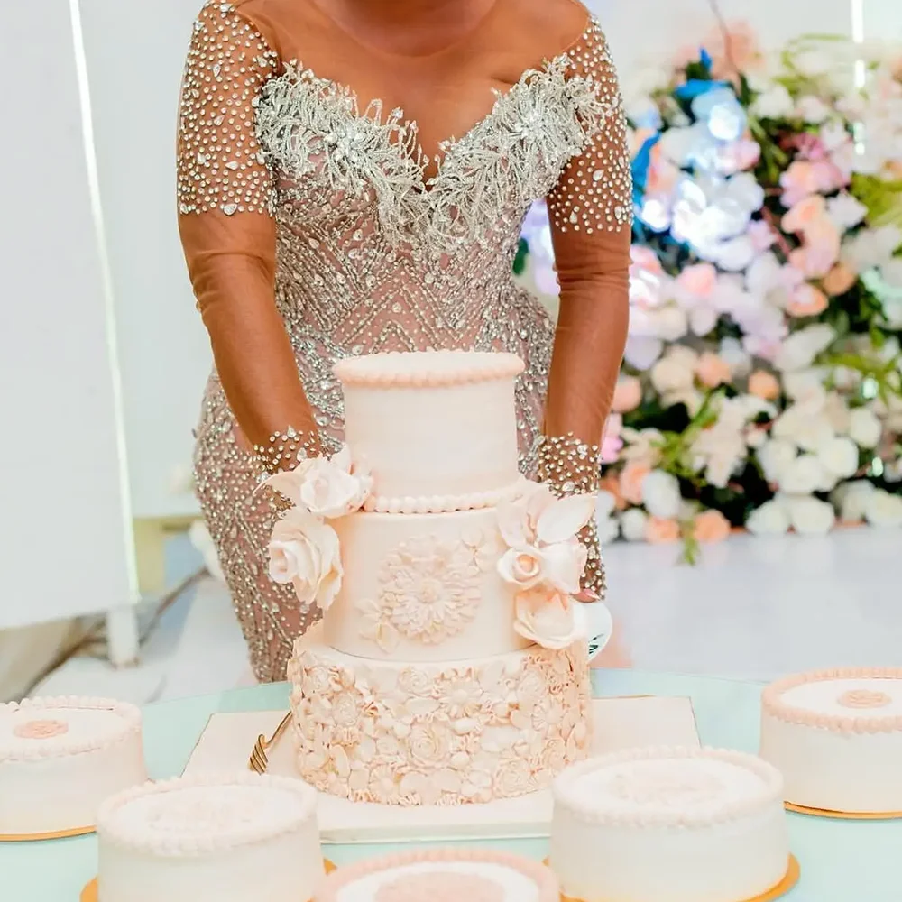 Exquisito rosa fuera del hombro lentejuelas rebordear tul sirena vestidos de novia vestidos de novia personalizados