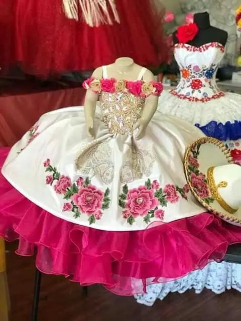 White Fuchsia Charro Mini Quinceanera Dresses Floral Embroidery Off Shoulder Little Princess Florwer Girls Dress