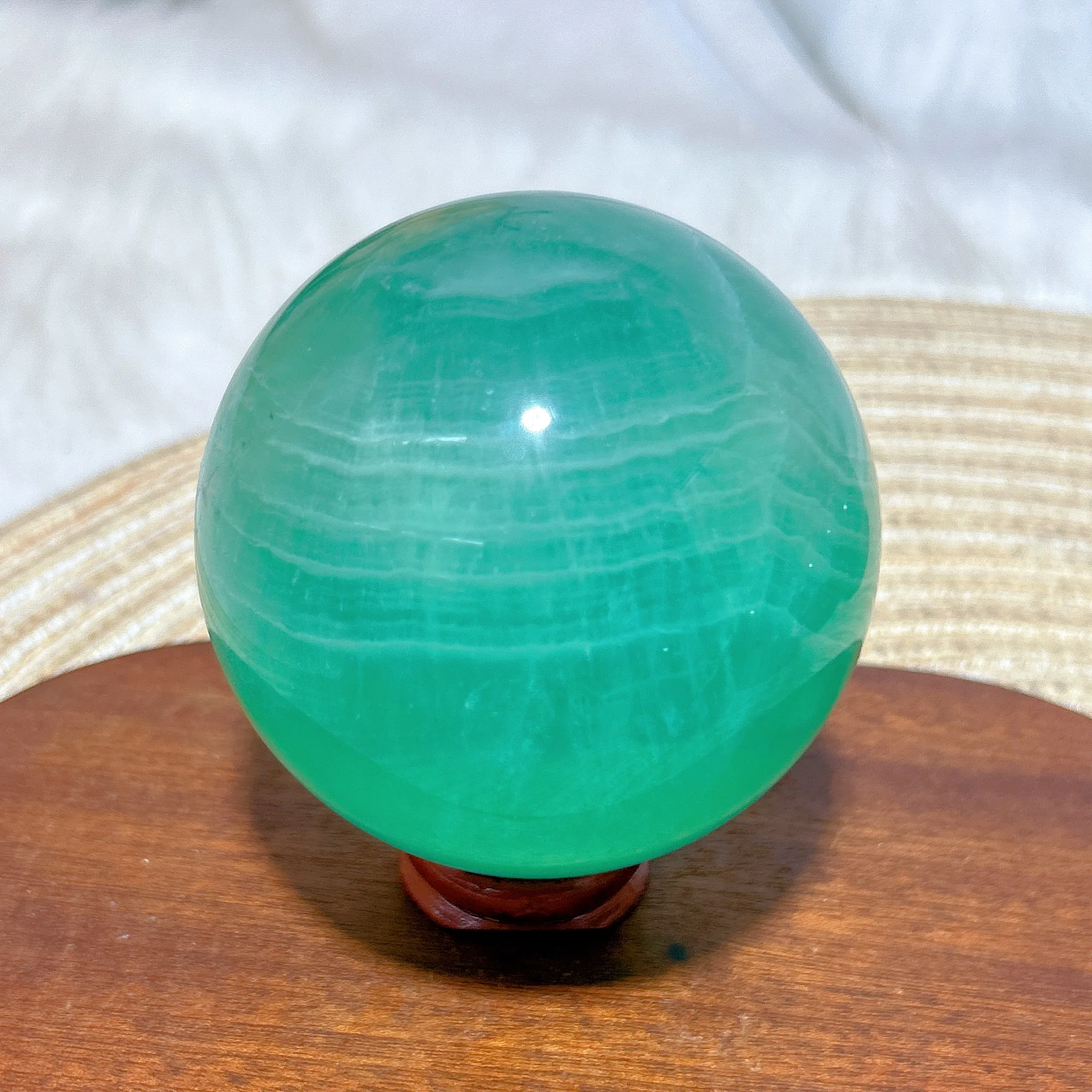 

Healing Natural Crystal Blue Fluorite Rainbow Sphere Polished Ball Spiritual Gemstone Obelisk Mineral Home Decoration Gift