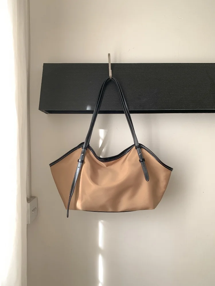 

New Casual Nylon Large Capacity Women's Tote Bag Fashionable Commuter Shoulder Bag Leisure Travel Shopping Bag Crossbody Bags