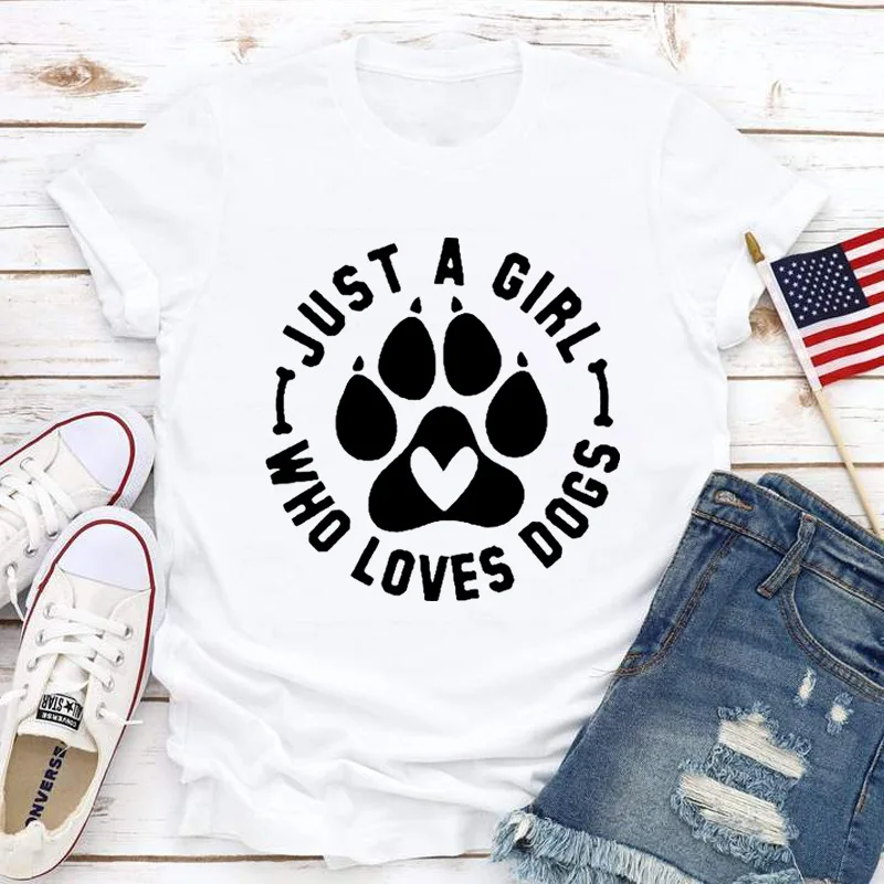Camiseta con estampado de JUST A GIRL LOVE DOGS para Mujer, blusa holgada de manga corta con cuello redondo, ropa para Mujer