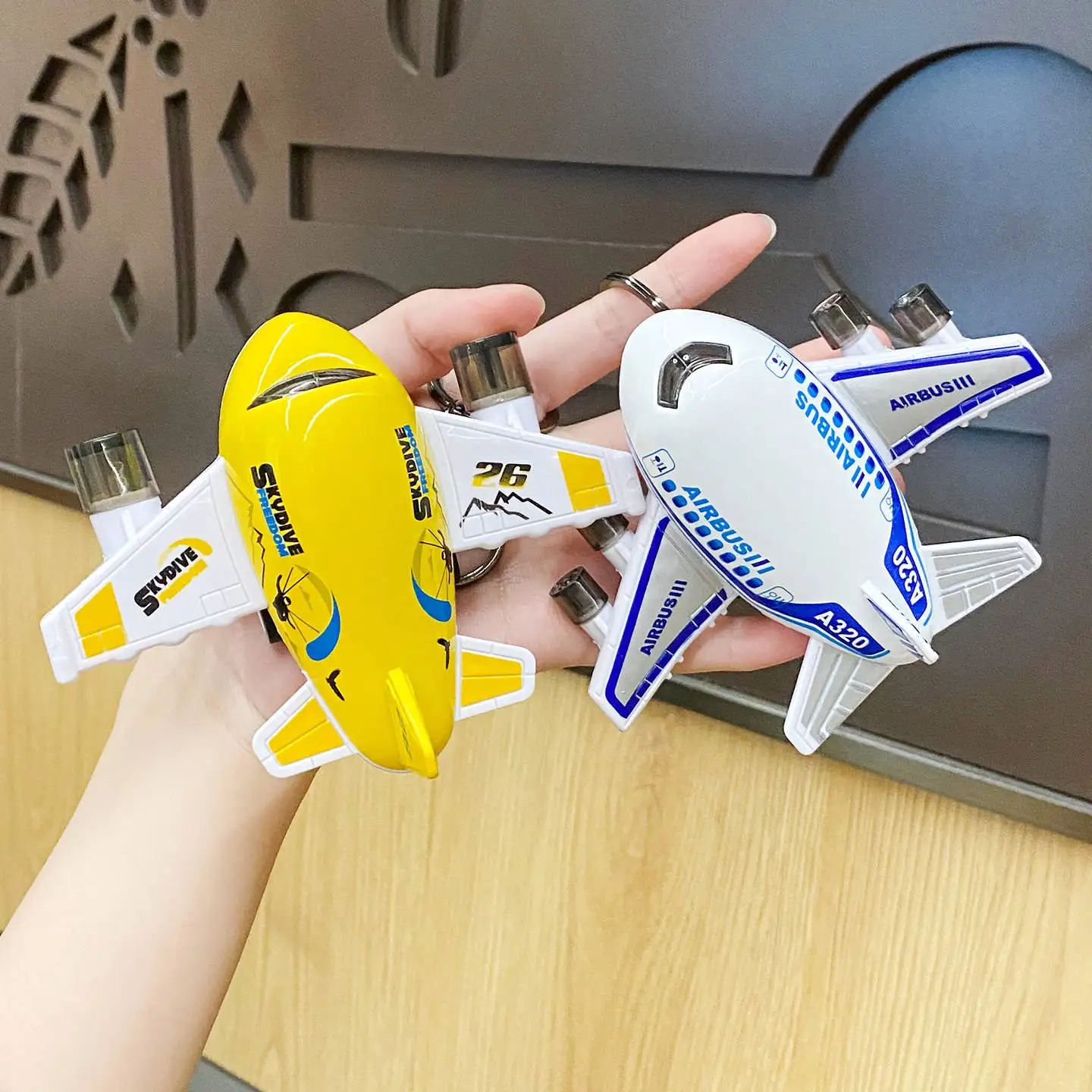 

Имитация модели самолета, игрушечный брелок, креативный детский рюкзак, подвеска, мини-пластик, инерционный самолет, игрушка для мальчика, маленький подарок