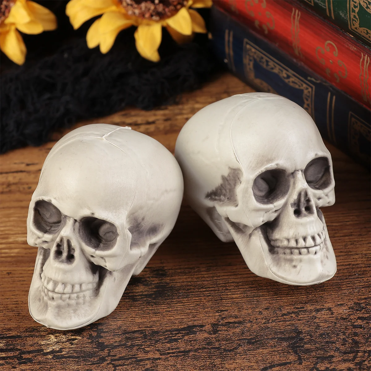 

2Pcs Halloween Props Scared Skull Decor for Cosplay Party Ghost Lightweight Playable Novelty Item Festive Desktop