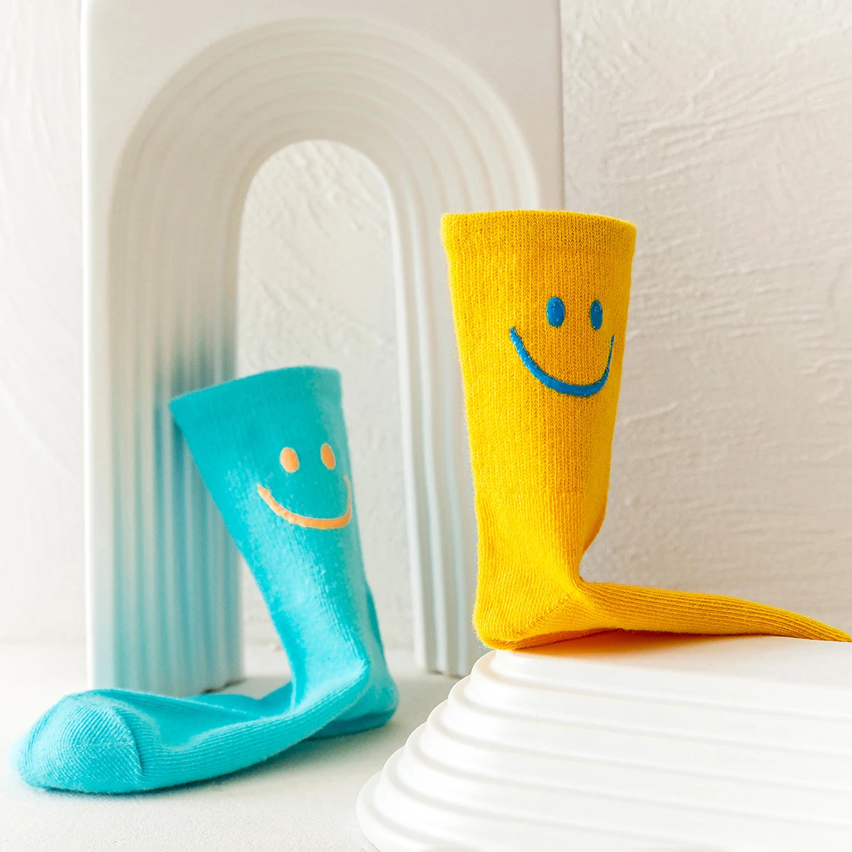 5 pairs of solid colored smiling face dopamine colored mid tube children\'s round socks, suitable for both men and women,