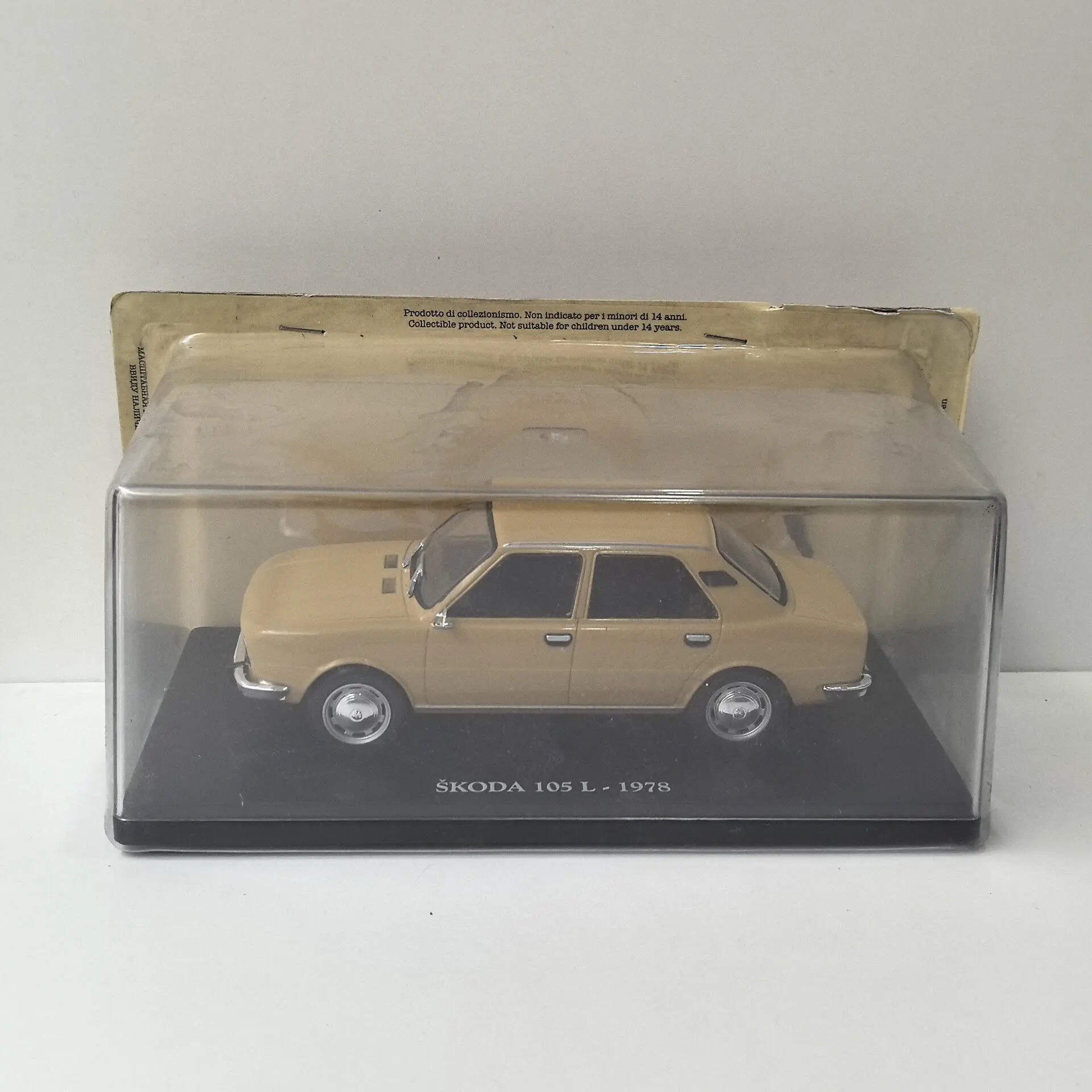 

Модель автомобиля SKODA 105L 1975 S3 из литого металла, масштаб 1/24, IXO