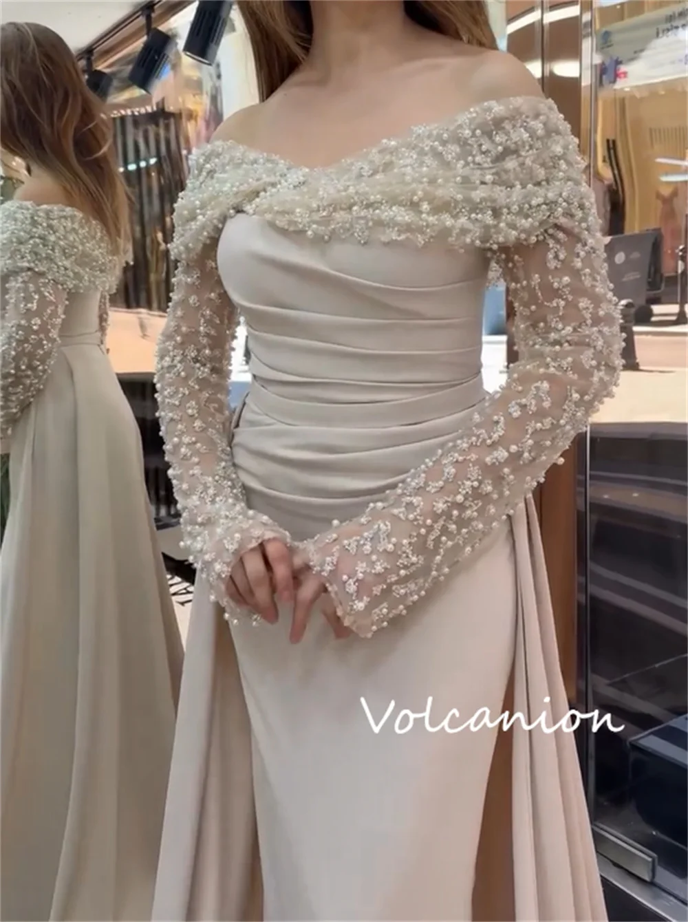 カスタマイズされたレトロジャージースパンコールプリーツストレートオフショルダーロングドレスオーダーメイドの機会絶妙な