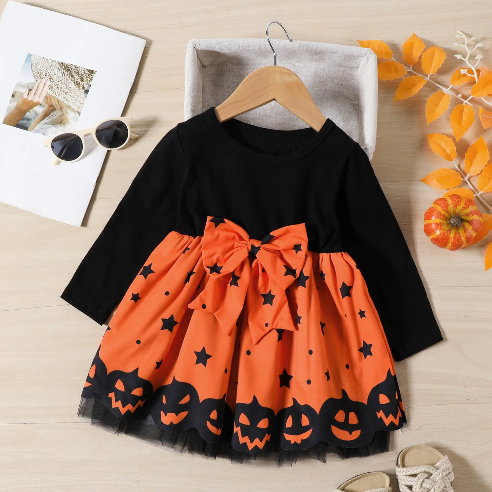 

Girls Sweet Set Kids Clothes Black Long Sleeve Sleeve Top &Star Print Suspender Cartoon Pumpkin Skirt & Bow Halloween Skirt Suit