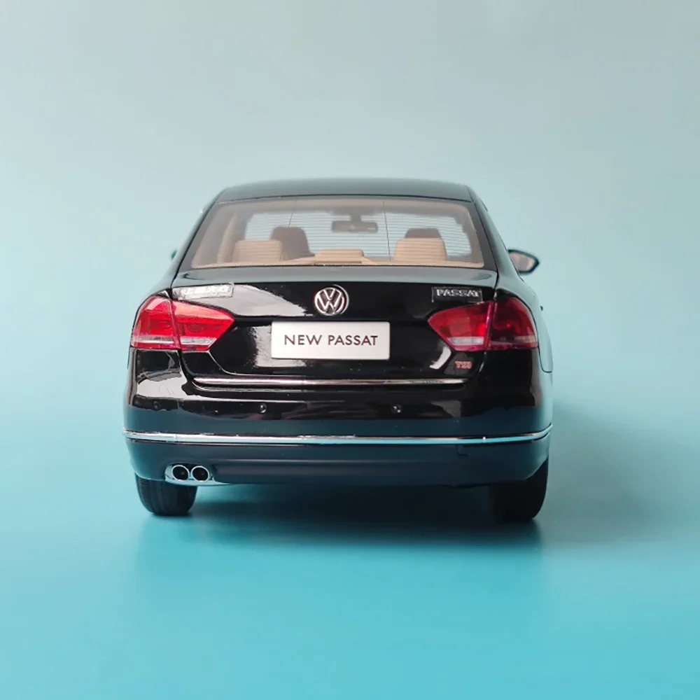 Die-cast 1:18 Scale Simulation Alloy VW New Passat B7 2011 Static