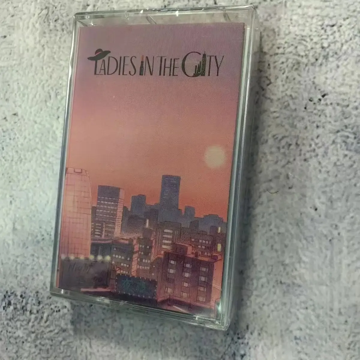 

Ночной темп ЖЕНСКИЙ В МИСТЕ Музыкальная магнитная лента Большие хиты Альбом Кассета Косплей Walkman Автомобильный рекордер Soundtracks Box