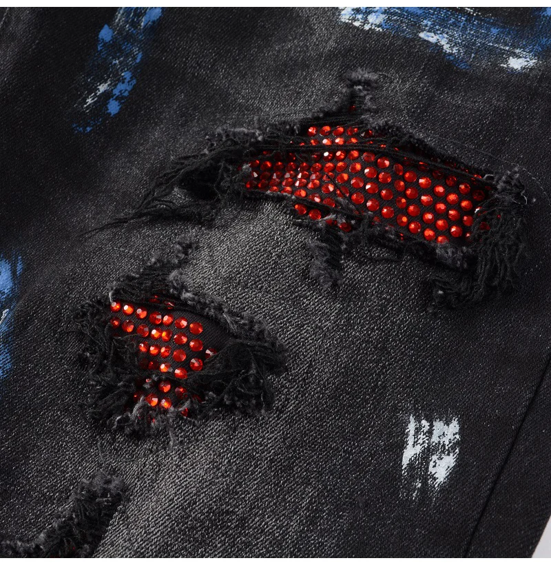 Herren-Jeans aus Stretch-Denim mit Kristallverzierung, Skinny-Schnitt, mit aufgemalten Löchern, zerrissene, schmal zulaufende Hose, Streetwear, Patchwork-Design, schwarze Hose. – Detail 9