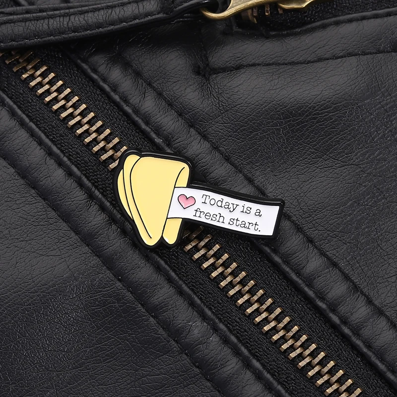 Lucky Cookie Cartoon Pin Today is a Fresh Start Message Pink Heart Design Inspirational Brooch for Gift Daily Decoration