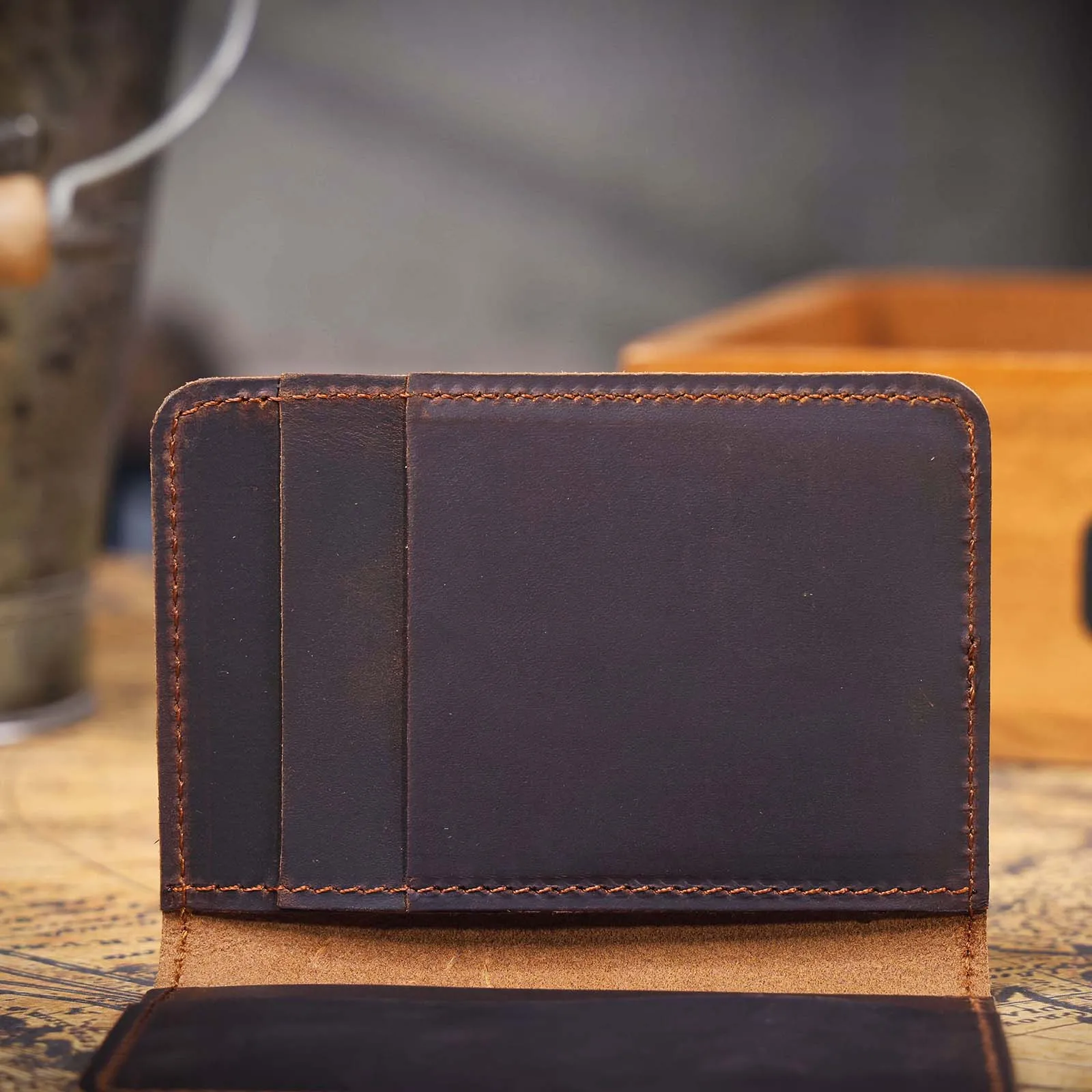 Echtleder-Kartenetui, einfache Mini-Geldbörse von Crzay House Leather, perfekt zum Tragen von Bargeld und Karten – Detail 11