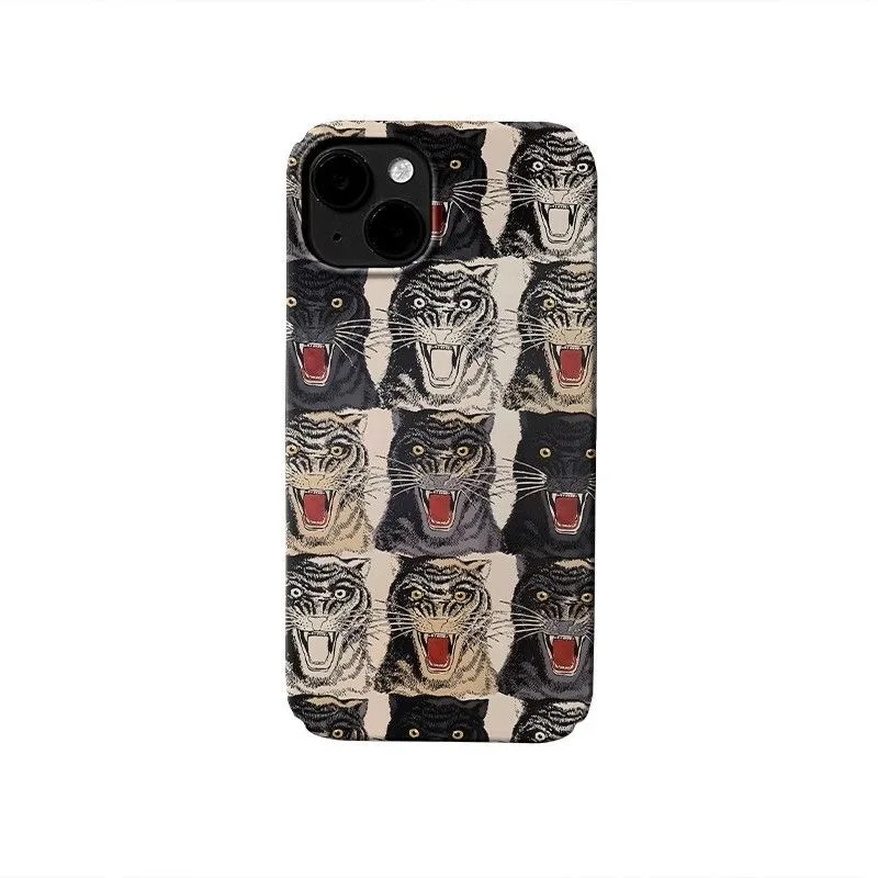 Fierce Tiger & Panther Collage Bold Animal Pattern Edgy جراب هاتف آيفون 17 16 15 14 11 12 13 Pro Max Air Plus الغطاء الخلفي