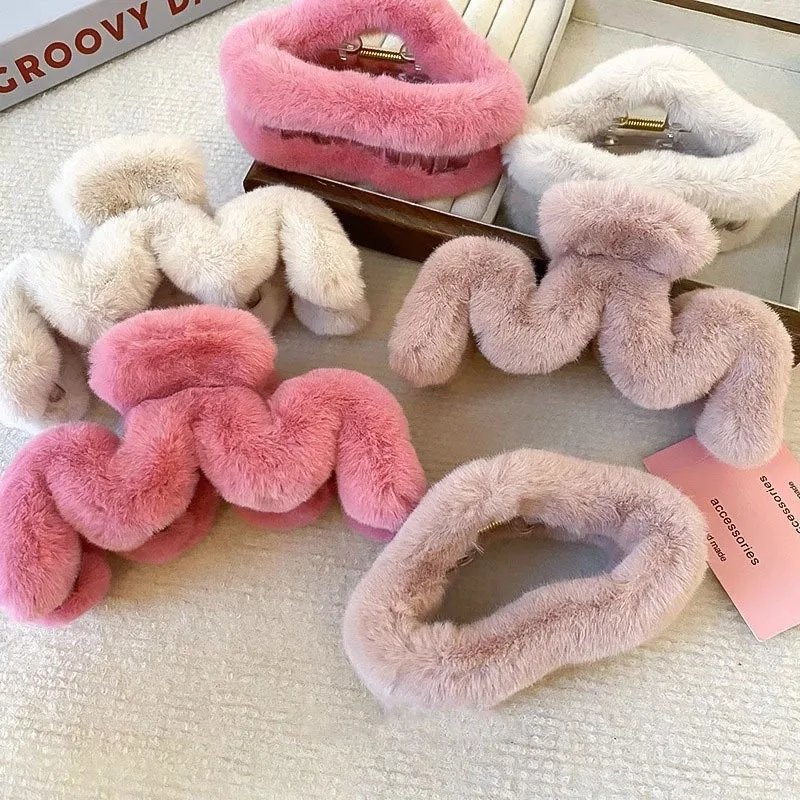 

New Plush Hair Claw Women Elegant Acrylic Hairpins Faux Fur Hair Clip Barrette Crab Headwear for Girls Hair Accessories