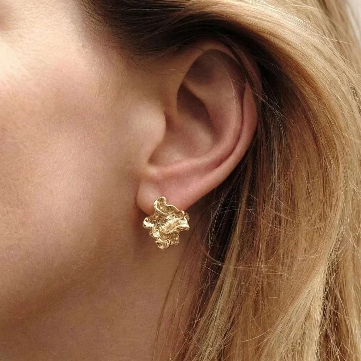 Trendy Irregular Metal Lava Stud Earrings for Women Vintage Statement Wrinkled Hammered Texture Geometric Earrings Party Jewelry