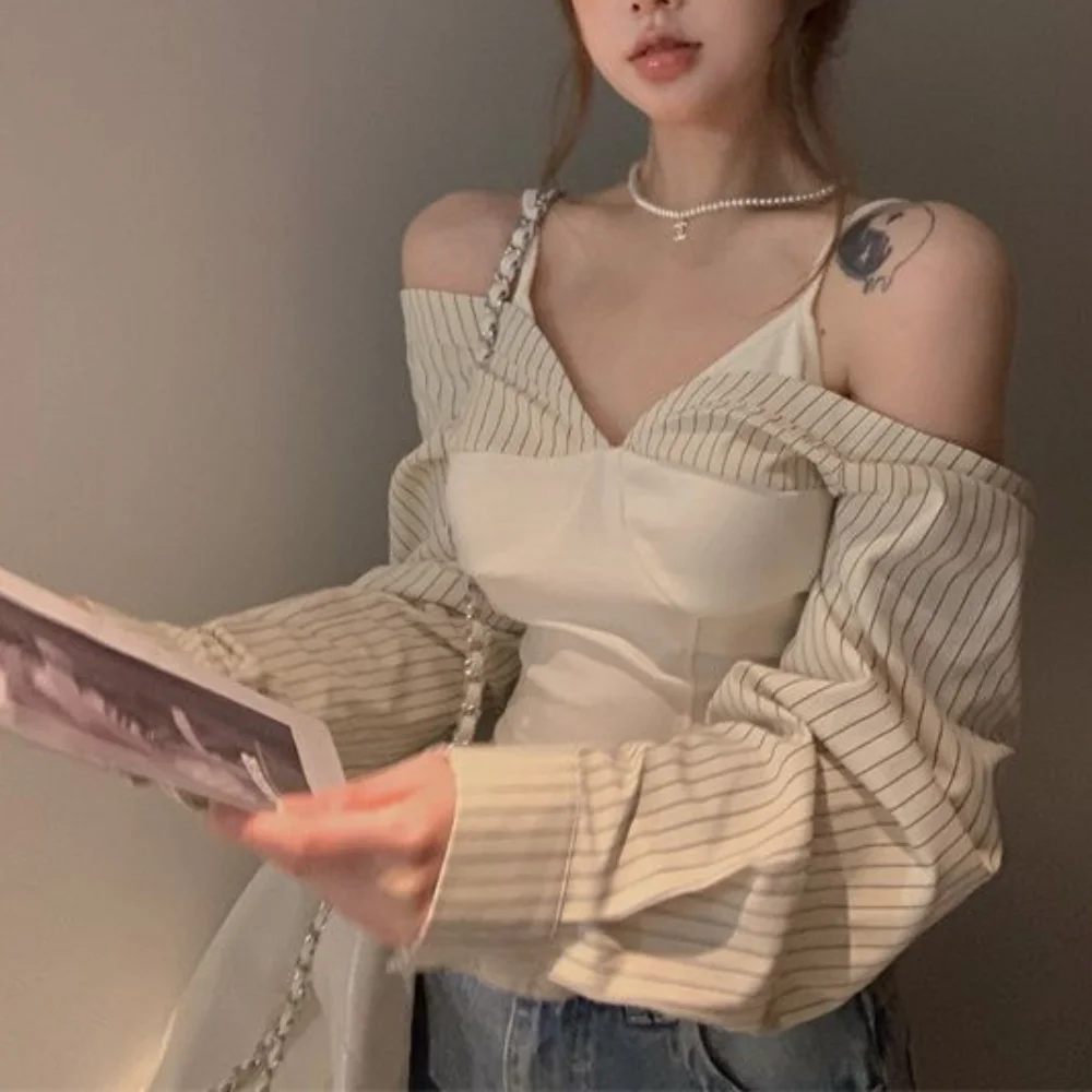 

2024 Spring/Summer Korean Version of Off-the-shoulder Long Sleeve Striped Shirt Slim Short Top