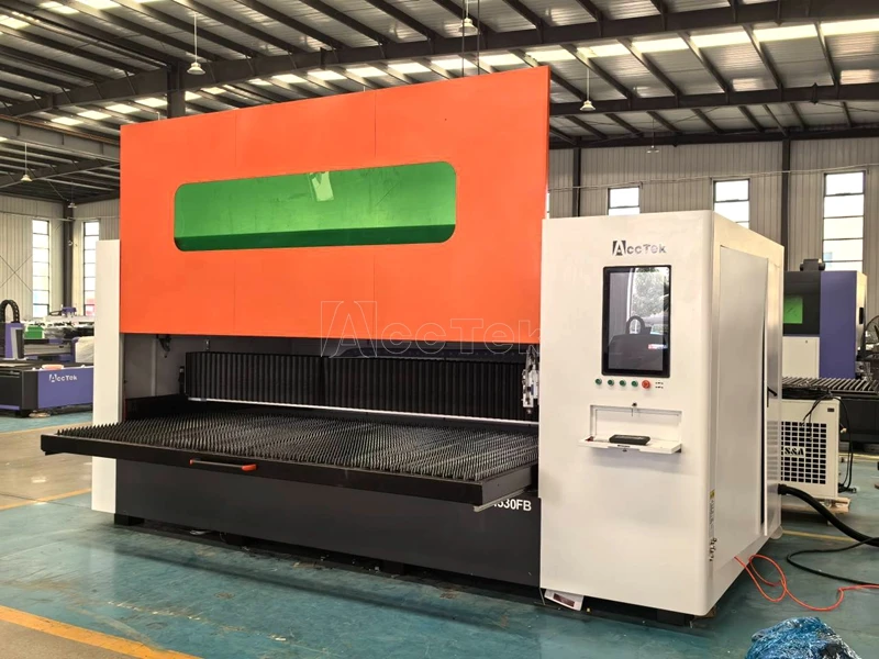 Special Machine AKJ1530FB Metal Steel Sheet Fiber Laser Cutting Machine with Full Enclosure cover