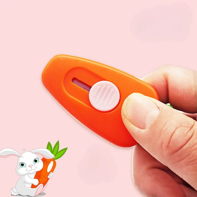 1PC Mini Cute Portable Carrot Utility Knife Retractable Safety Student Paper Cutting Stationery Knife Open Express Mail Knife