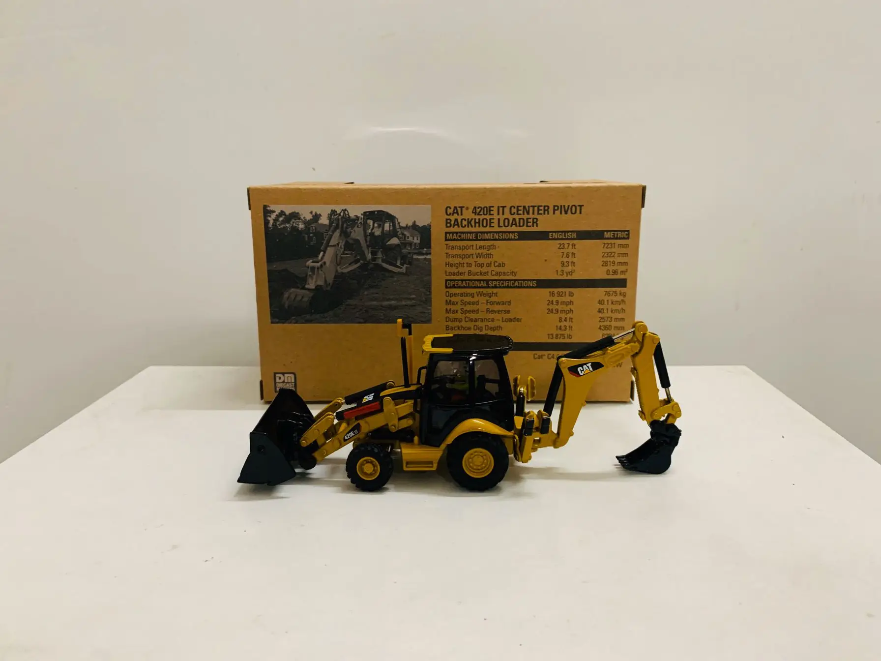 DM 420E IT Center Pivot Backhoe Loader 1:50 Scale Metal Model By DieCast Masters 85143C New in Box