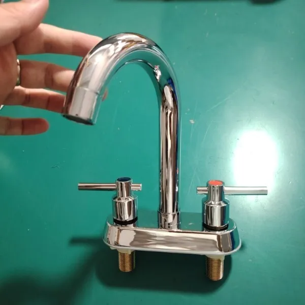 Bathroom Double Handle Basin Faucet Hot and Cold Mixed Water Basin Faucet
