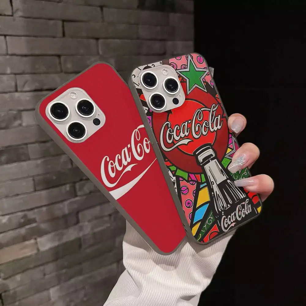 Funda para iPhone 17 16 15 Plus Pro Max 12 14 Plus 11 13 con diseño de ondas corrugadas y rayas, estilo bebidas calientes de Coca-Cola