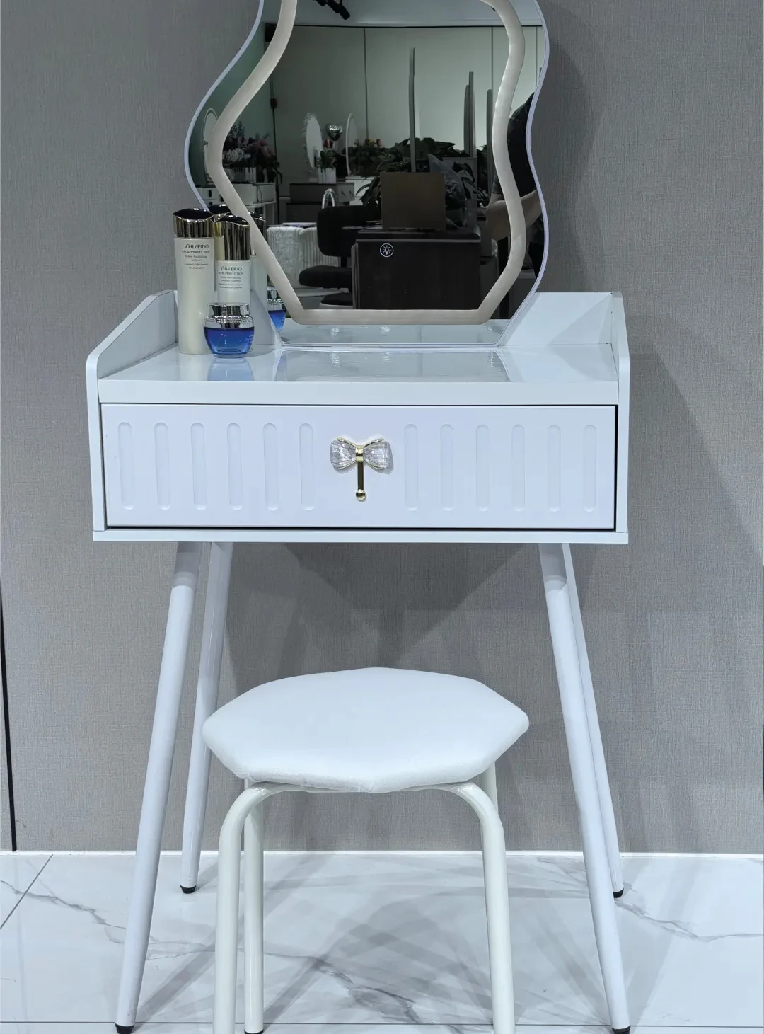 Whimsical Compact Dressing Table Girly Cloud Shape LED Mirror Makeup Vanity Crystal Bow-knot Handle Single Drawer MDF