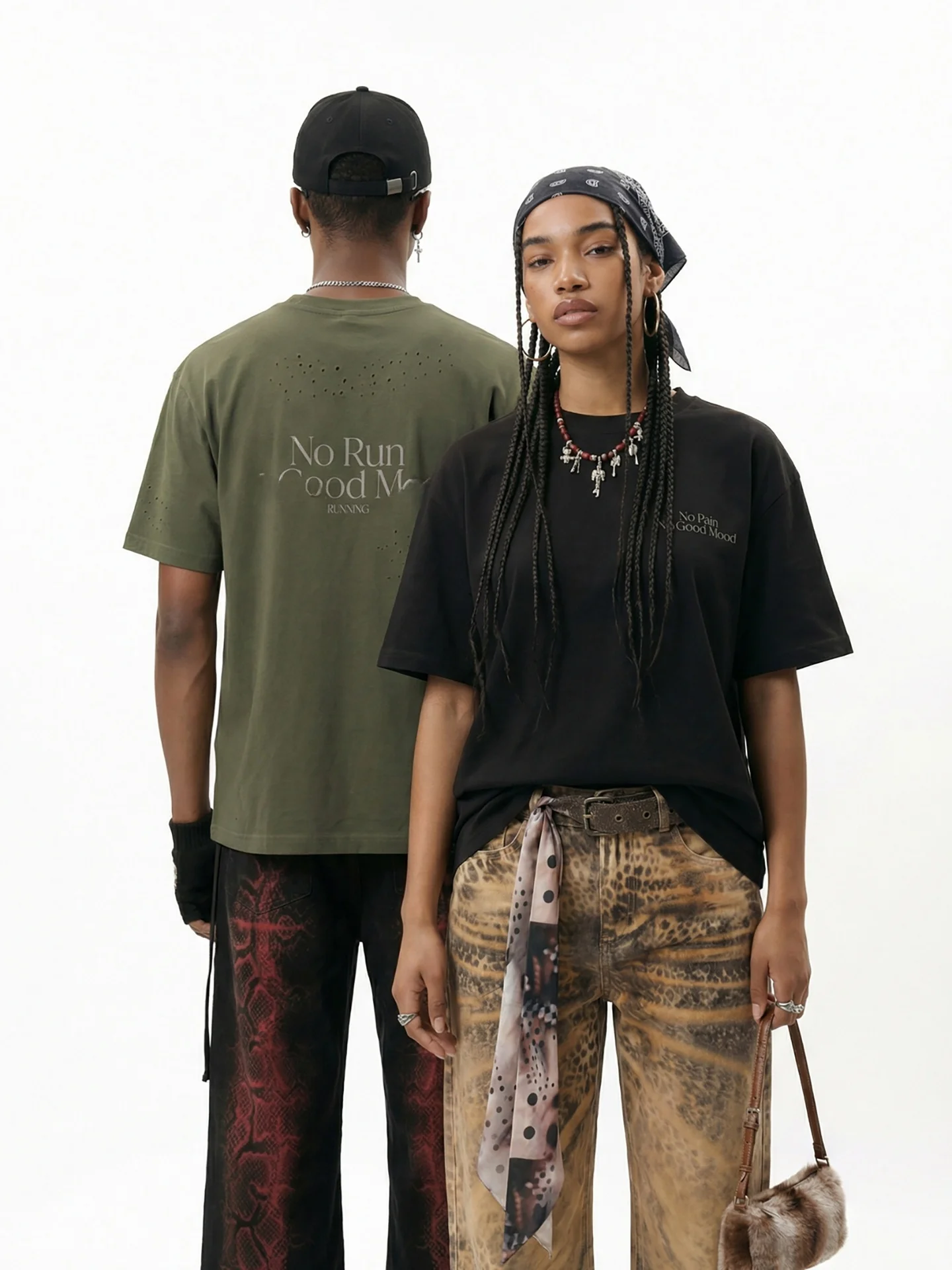 

Американская ретро-футболка с светоотражающим буквенным принтом, с коротким рукавом, весенняя новинка, с эффектом потертости и дырками, дышащая спортивная футболка для молодежи