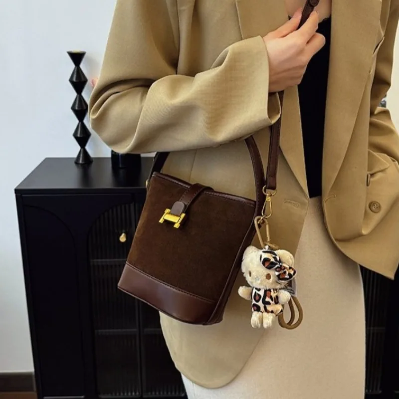 

Highly Functional Women Bag With Built In Sunglass Case Underarm Shoulder Bag For Practical Sun Protection