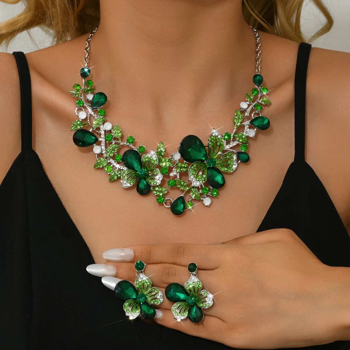 Exaggerated Retro Necklace Earring Set for Women's Luxurious Crystal Banquet Party Photography Dress with Accessories