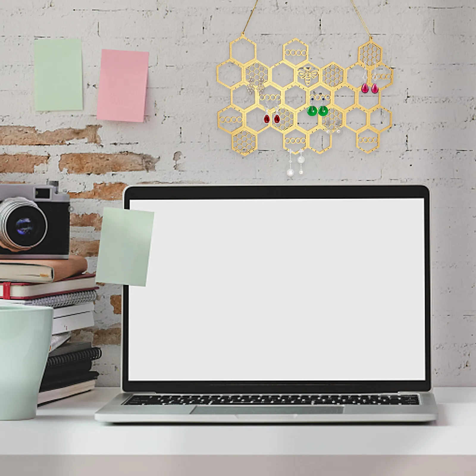 

Premium Wood Earring Display Rack Honeycomb Pattern Jewelry Holding Stand Compact Desktop Storage Solution for Earrings Pendants