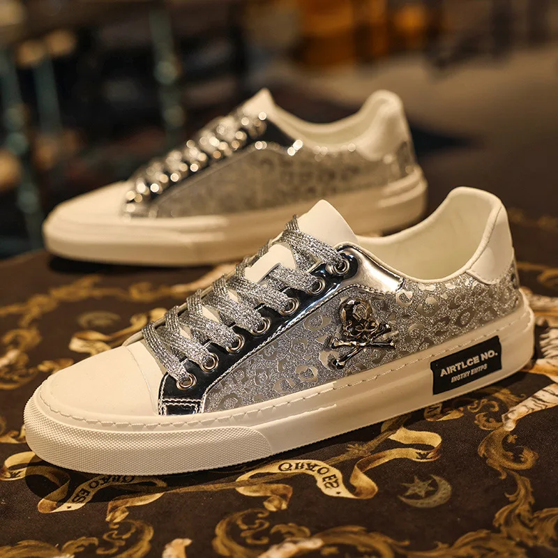 2024 European New Men Leather Casual Shoes Street Luxury Tinsel Skulls Flats Skateboard Shoes Fashion Trend Sneakers
