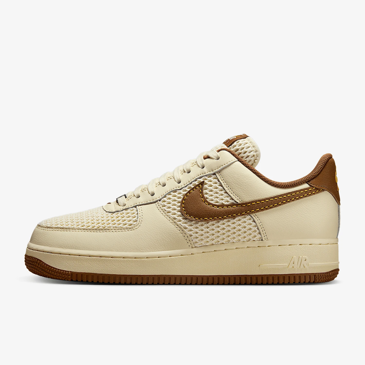 حذاء رياضي شبكي كلاسيكي رياضي للرجال من Nike Air Force 1 IB7719-113