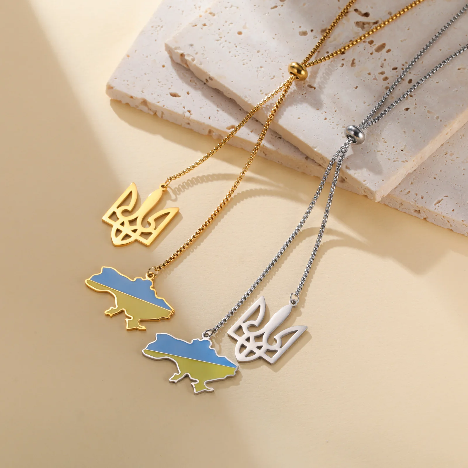 1pc Charms Ukraine Map Charms For Jewelry Making DIY Jewelry Findings Antique Silver Color Alloy Charms Pendant F2163