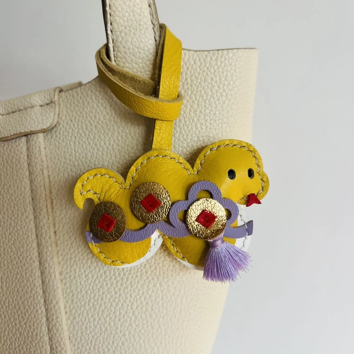 Einzigartiger süßer handgefertigter Schlangen-Anhänger aus echtem Leder, Autotasche, Schlüsselanhänger, Handtasche, Umhängetasche, Anhänger, Mädchen-Geburtstag, Weihnachtsgeschenk