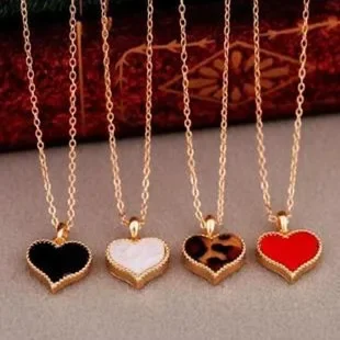 

Four-leaf clover love peach heart necklace, collarbone chain