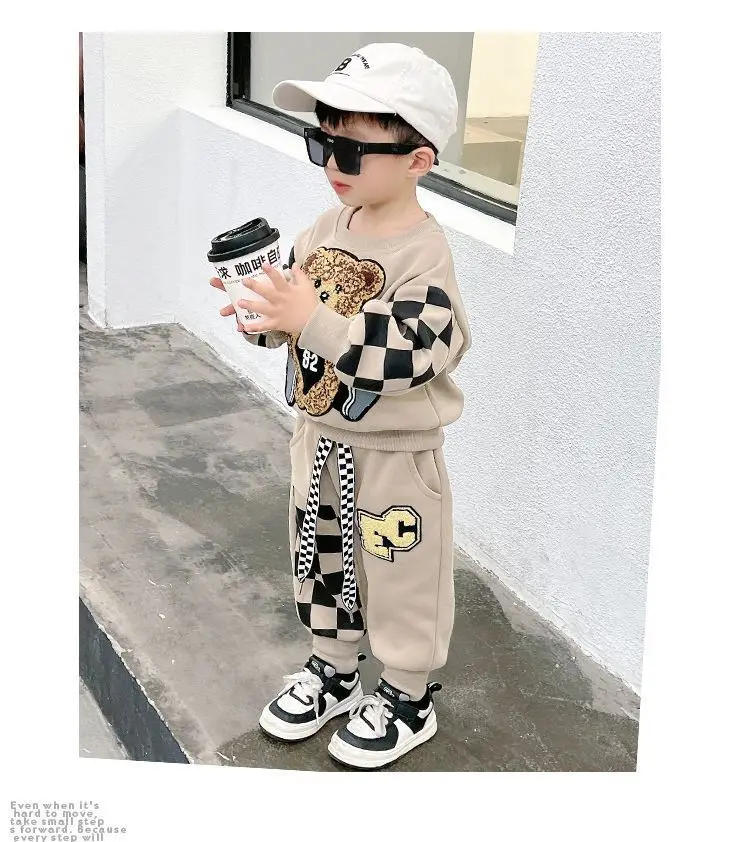 2026 Herbst Zweiteiliges Set mit Cartoon-Print Fleece-Hoodie und langer Hose für Neugeborene Jungen im Herbst und Winter – Detail 11